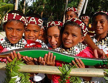 tuvalu, traditional clothing and music - Google Search (With images) | Traditional outfits ...