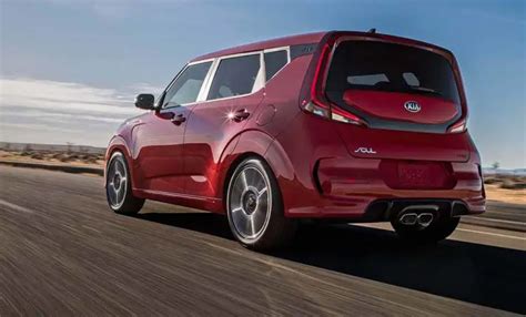 8 Facts About 2022 Kia Soul Turbo (Cost, MPG, Colors, Specs, AWD)