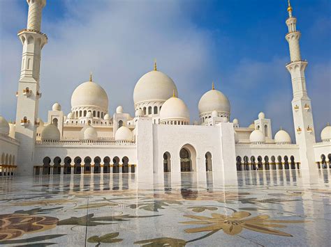 The Sheikh Zayed Grand Mosque In Abu Dhabi Is Much More Than Grand!