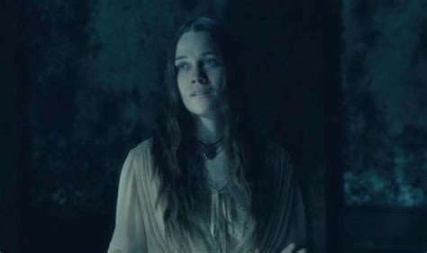 The Haunting of Hill House: Who plays Nell? Who is Victoria Pedretti? | TV & Radio | Showbiz ...