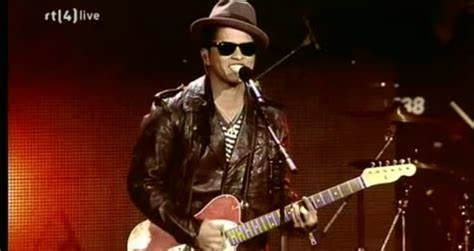 Bruno Mars - Grenade [Live @ the Voice of Holland] - Videos - Metatube