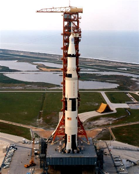 APOLLO 13 ON LAUNCH PAD 39A THE EVENING BEFORE LAUNCH - 8X10 NASA PHOTO (BB-923)