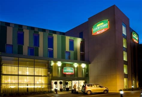 Courtyard by Marriott | Gatwick Airport On Site South Terminal Hotel