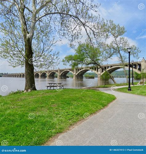 Art Deco Columbia-Wrightsville Bridge Veterans Memorial Bridge ...