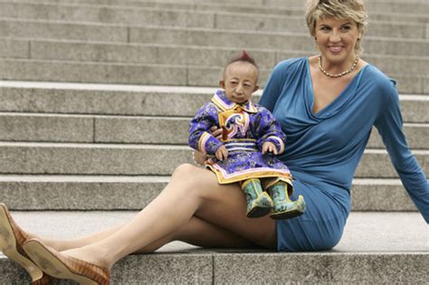 World's Shortest Man Dead: He Pingping Dies At 21 (PHOTOS) | HuffPost