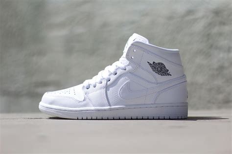 Air Jordan 1 Mid White/White | HYPEBEAST