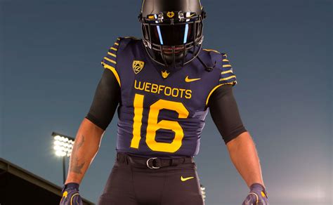 Why Oregon's wearing blue-and-gold uniforms that say ‘Webfoots’ against ...