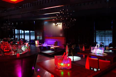 If your looking for a romantic Scottsdale nightclub, a Phoenix bar to watch the game, or any ...