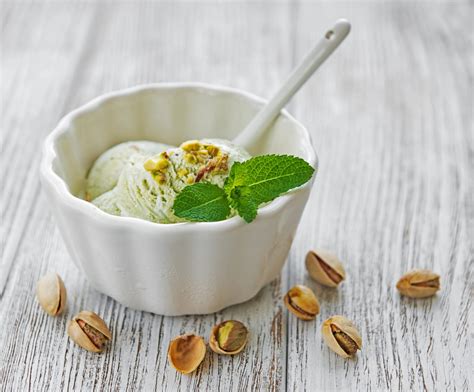 Pistachio ice cream - Eat Keto With Me