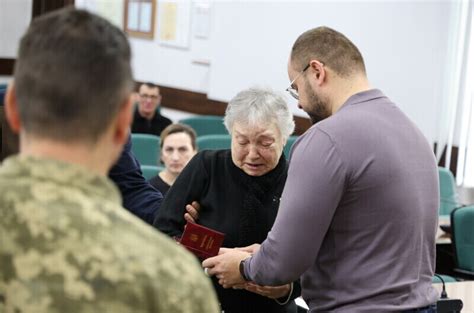 Посмертні нагороди вручили родинам полеглих воїнів у Луцьку