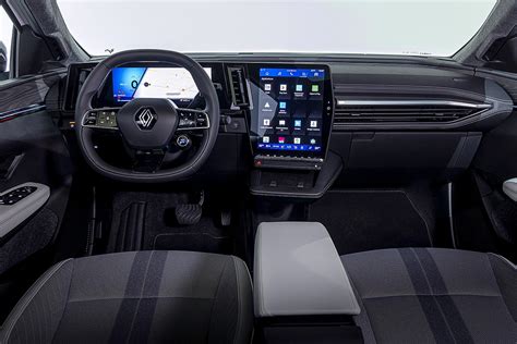 Renault Scenic E-Tech pictures, official photos