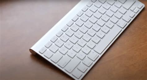 How To Turn On An Apple Wireless Keyboard (Steps)