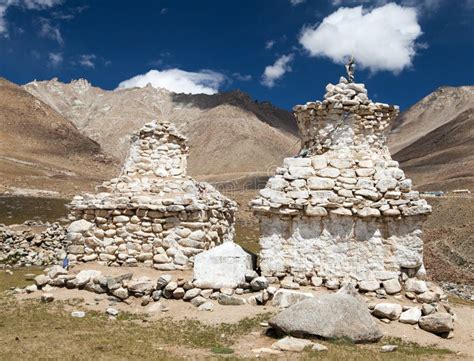 Stupas Intorno a Leh - Ladakh - L'India Immagine Stock - Immagine di ...