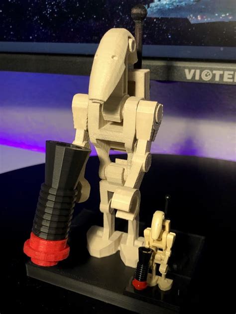 Roger Roger, 3D printed Lego Battle Droid at 300% scale 😃 : lego