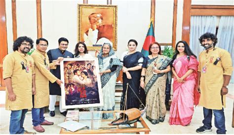 Cast of ‘1971 Shei Shob Din’ hand over poster to PM Sheikh Hasina - The ...