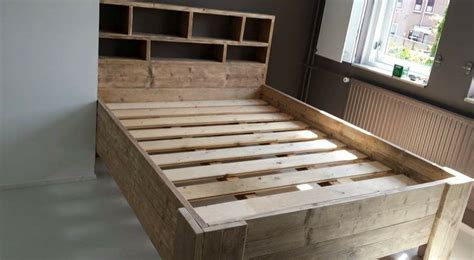 Tweepersoonbed | Bed zelf maken, Bed maken, Bed van steigerhout