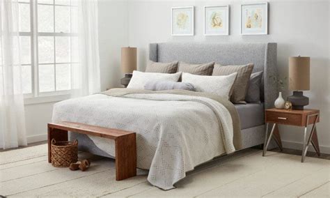 12 Ways to Arrange Pillows on a Bed - Overstock.com | Rustic chic bedroom, Single dorm room ...