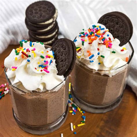 Oreo Chocolate Milkshake - Tamara Ray