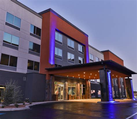 Holiday Inn Express & Suites Henderson South - Boulder City | Henderson, NV 89002