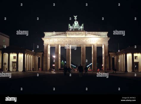 Brandenburg Gate at night Berlin Stock Photo - Alamy