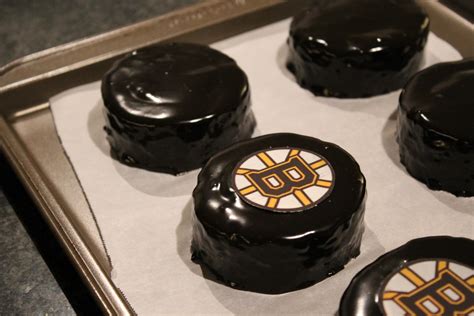 Delicious Dishings: Boston Bruins Black And Gold Hockey Puck-Cakes