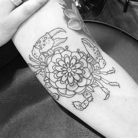 Outlined this on my boos arm the other day slowly sleeving her out thanks for bein awesome babe ...