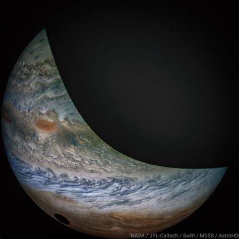 Breathtaking Photo Shows The Shadow of Io Passing Across Jupiter's ...