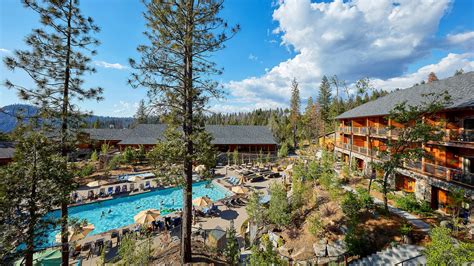 Rush Creek Lodge at Yosemite's Entrance on Hwy 120