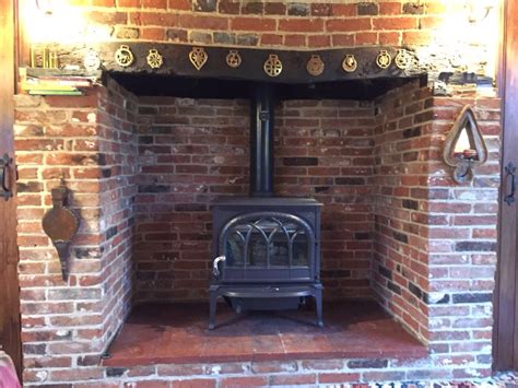 Jotul F400 in blue black enamel in traditional fireplace