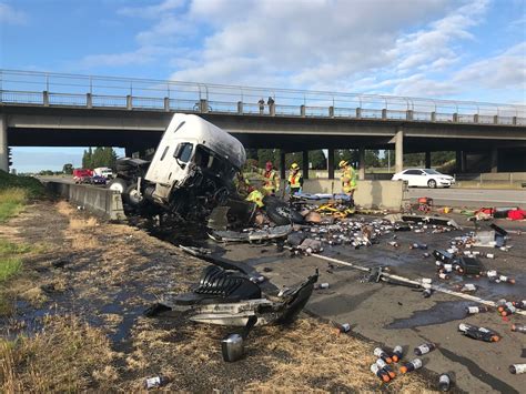 Truck crash near Albany shuts down I-5 early Saturday | KCBY