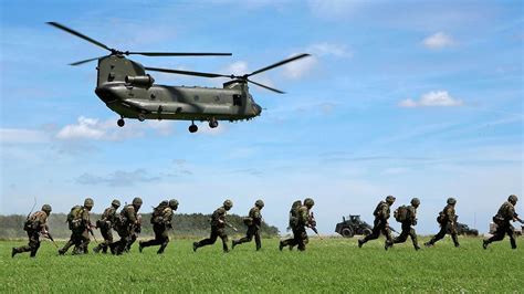 Luftwaffe: Bundeswehr soll Transporthubschrauber CH-47 erhalten | ZEIT ...