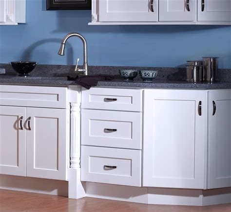 White shaker cabinets | Shaker style kitchen cabinets, Kitchen cabinet ...