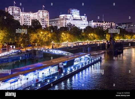 London embankment at night hi-res stock photography and images - Alamy