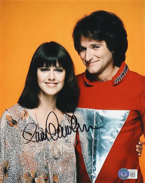 Pam Dawber Signed "Mork & Mindy" 8x10 Photo (Beckett) | Pristine Auction