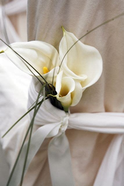 Use classic white lilies to decorate your wedding at Son Julia www ...