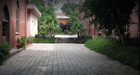 University of Education Lahore- Admissions, Fee Structure 2022