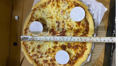 Woman Orders 10-Inch Pizza, Gets 8 Inches Instead. This Is Why We Have Trust Issues