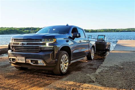 Pickup Review: Chevrolet Silverado High Country Diesel | Driving