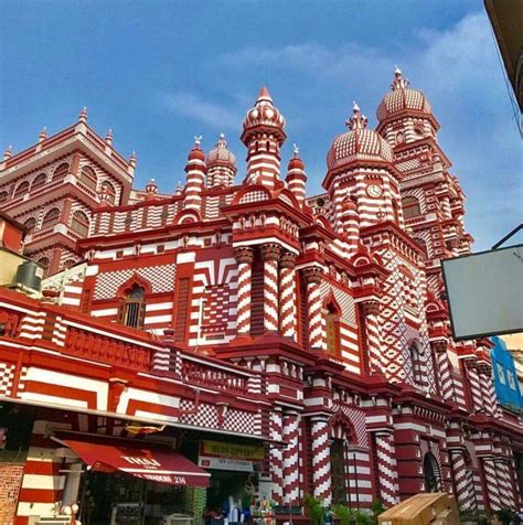 Red Mosque in Sri Lanka, Mosque With 49 Minarets