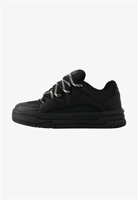 Bershka CHUNKY SKATER - Trainers - black - Zalando.ie