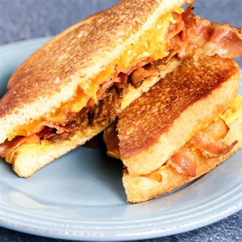 Three Cheese Bacon and Jalapeno Grilled Cheese - Easy Lunch