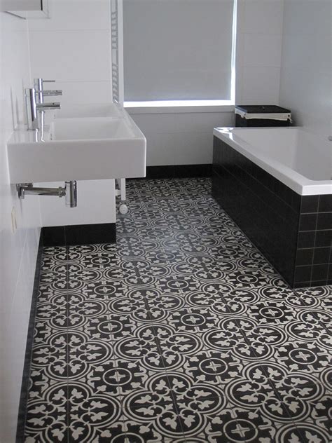 Black And White Bathroom Floor Tiles Uk Shops / Herringbone Bathroom Floor Tile - Vintalicious ...