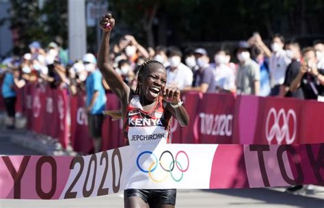 Kenya's Jepchirchir wins women's marathon with late burst - The Korea Times