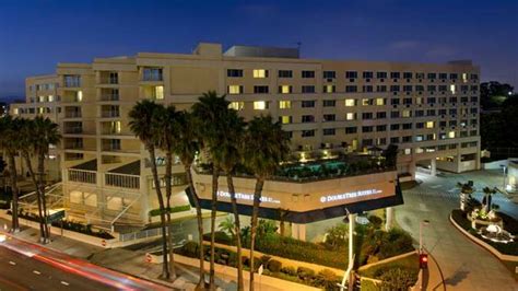 Hilton Santa Monica Hotel, CA - Hotel Exterior at Night | Santa monica hotels, California hotel ...