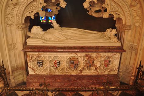 Catherine_Parr’s_tomb_in_St_Mary’s_Chapel,_Sudeley_Castle_(5060)