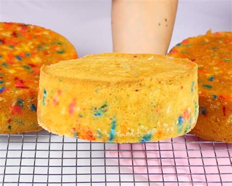 {VIDEO} How To Bake Flat Cakes (5 Tips for Baking Layer Cakes) - The ...