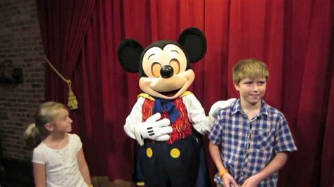 Mickey Mouse Talks at New Disney World Character Meet & Greet - YouTube