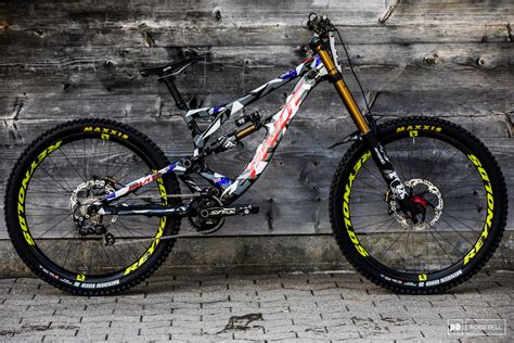 Pinkbike Poll: 39 Custom Painted DH Bikes - Which One is Your Favorite ...