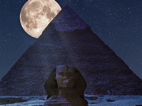 Pyramid Wallpaper At Night - One Year In The World