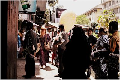 Discovering Mumbai: Colaba Causeway Shopping!